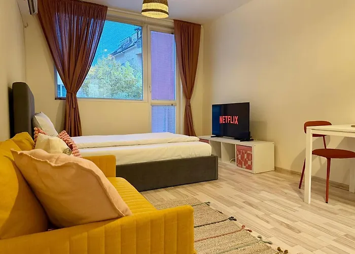 110 By Cosher Apartment *